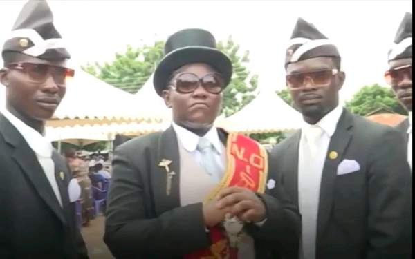 黑人抬棺表情包 黑人抬棺表情包