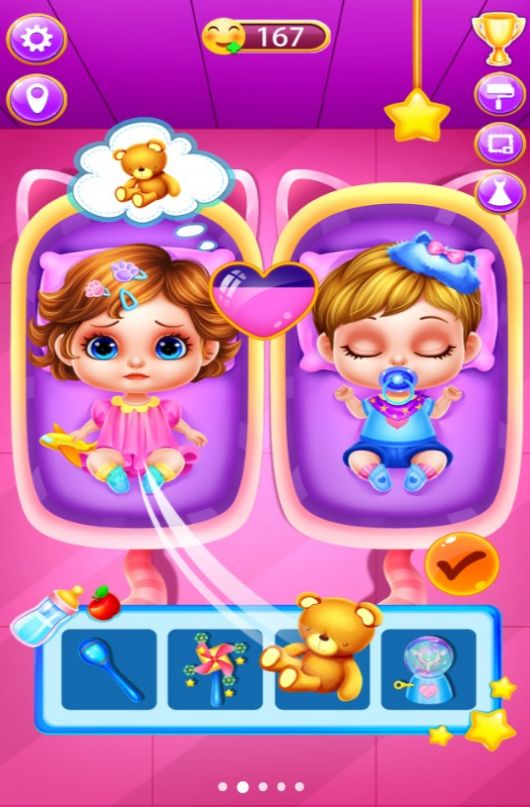 孕妇妈妈和双胞胎新生宝贝护理